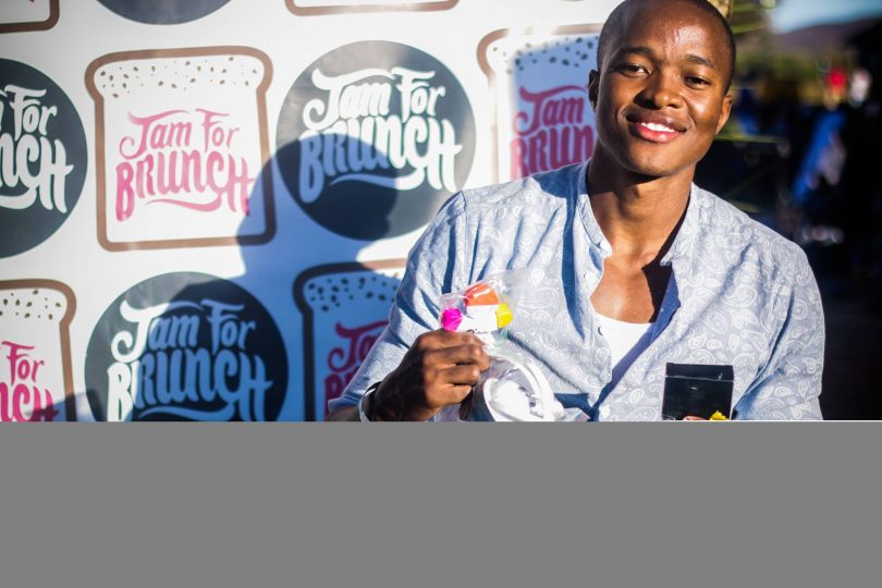 It easy to step out on a limb, this dude whacked the FNB eBucks piñata and won himself some cool freebies. Cava the smile