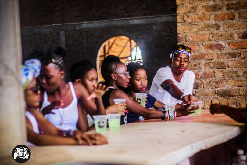 The drinking hle