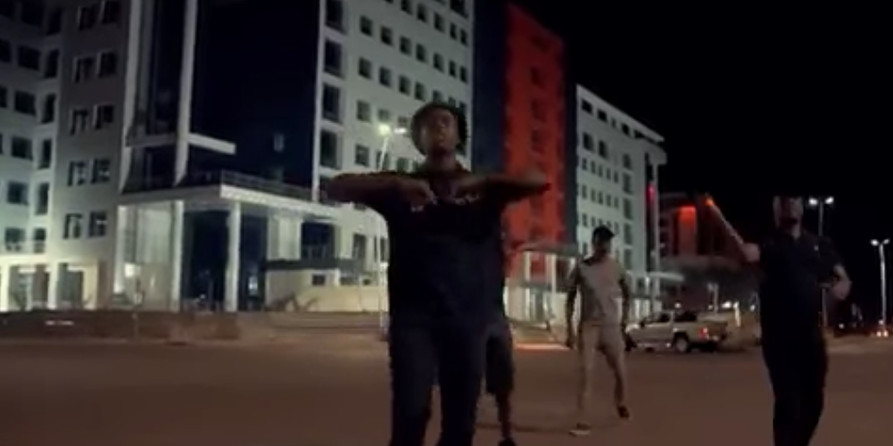 Watch Baxon’s ‘Modimo le ene o rata chelete’