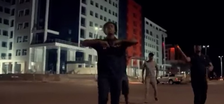 Watch Baxon’s ‘Modimo le ene o rata chelete’