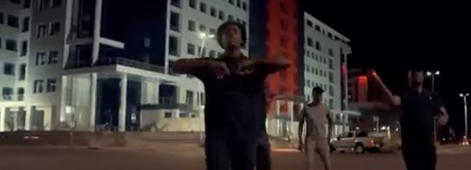 Watch Baxon’s ‘Modimo le ene o rata chelete’