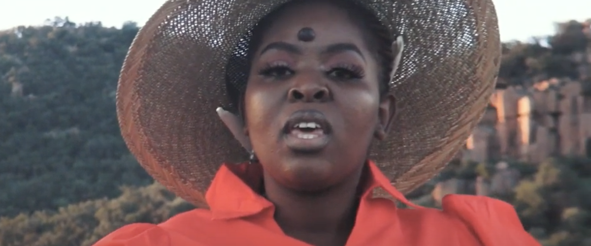 Watch De General – Jiki Jiki (feat. King David & Kammy) [Official Music Video]
